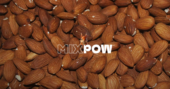 Amandes entières en gros plan, pour illustrer la portion quotidienne recommandée