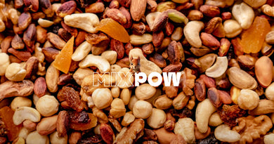 Mélange de cacahuètes, abricots secs, raisins secs et noisettes façon mélange randonnée
