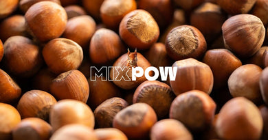 Noisettes sur surface en bois — fruits secs riches en vitamine E