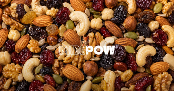 Grand mélange de noix, cajou, amandes, raisins secs et cranberries — fruits secs et acide urique