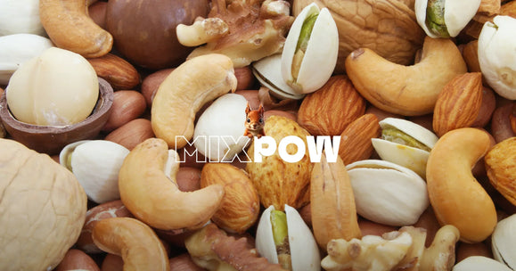 Comparatif Mixpow entre noix amandes pistaches et noix de cajou en gros plan